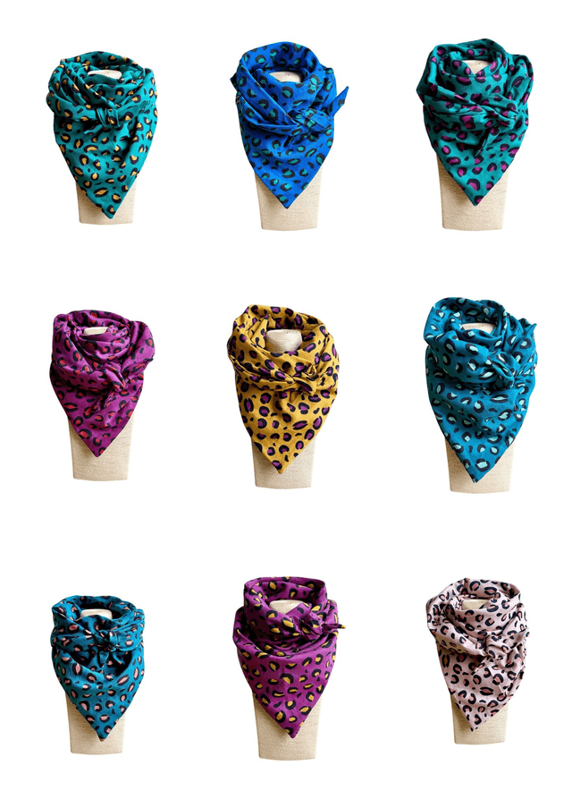 Foulard triangle - LEOPARD rouge et rose