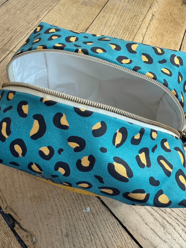 Trousse de toilette carré - tissu intérieur imperméable - LEOPARD velours jaune + turquoise