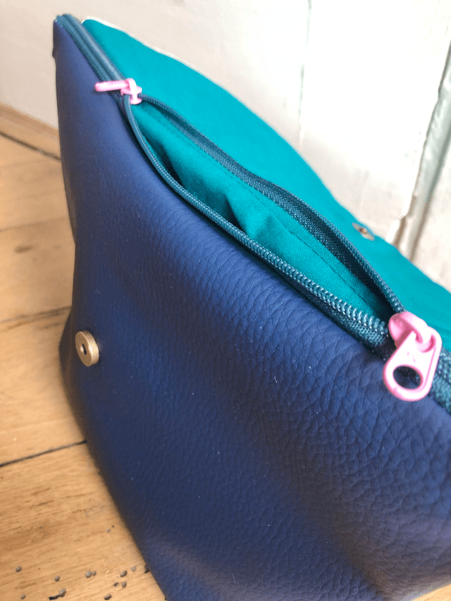 Sac Bandoulière - BAUHAUS bleu marine et intérieur vert turquoise foncé