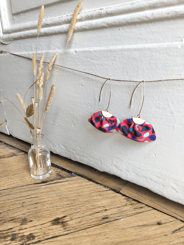 Boucles d'oreilles -   LONGUES JELLY BEANS - fond rouge