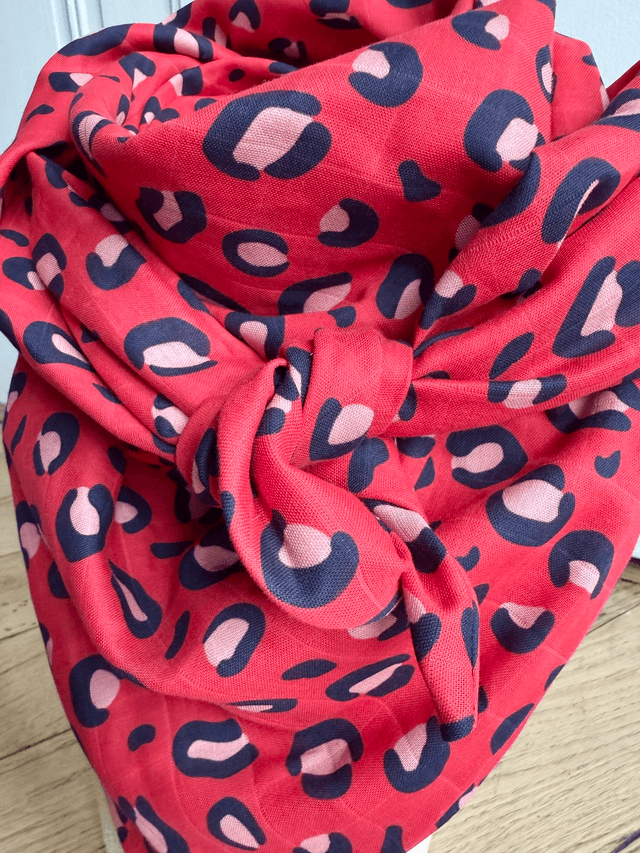 Foulard triangle - LEOPARD rouge et rose