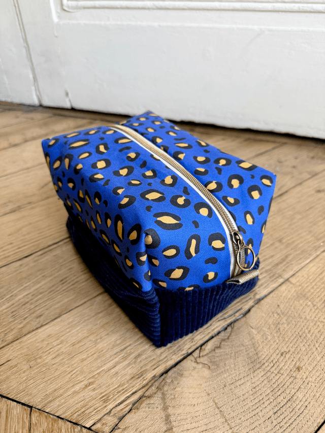 Trousse de toilette carré - tissu intérieur imperméable - LEOPARD velours bleu + bleu