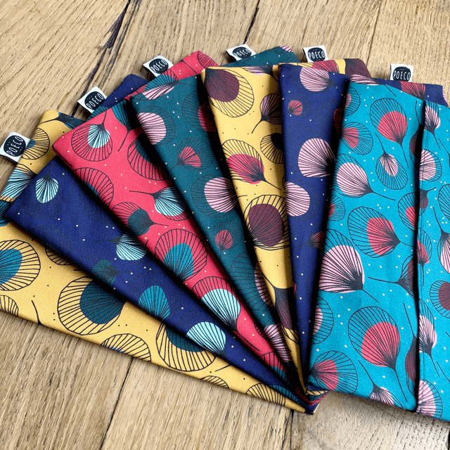Pochette mouchoirs - PLUMES rouge fond vert foncé