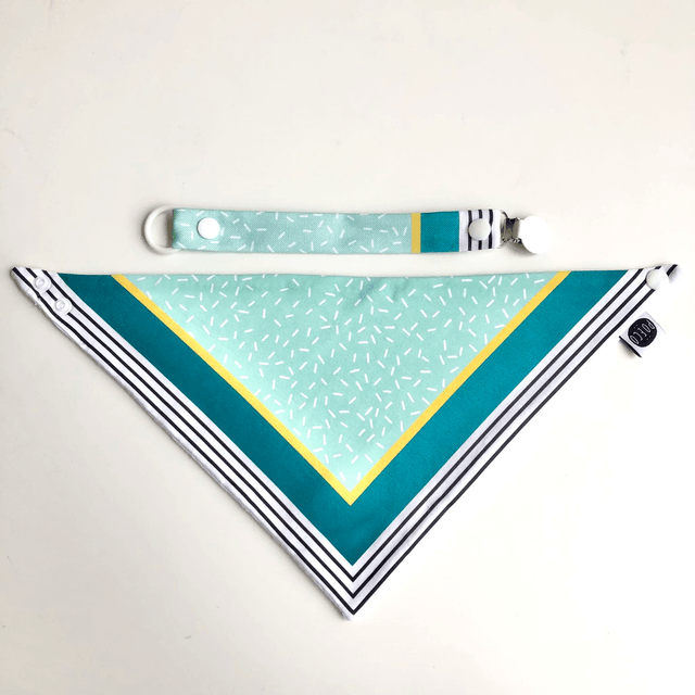 Coffret bavoir bandana + attache tétine - vert et vert fonçé