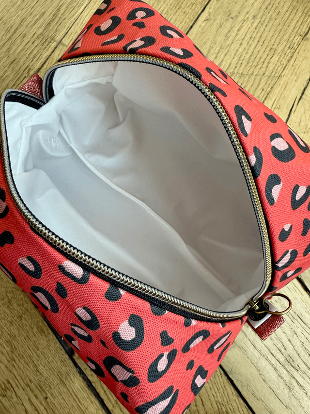 Trousse de toilette carré - tissu intérieur imperméable - LEOPARD velours rouge + rouge