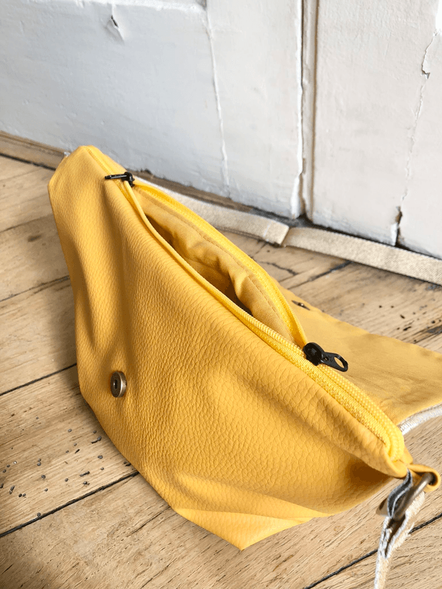 Sac Bandoulière - PLUMES vertes fond jaune, simili cuir jaune moutarde