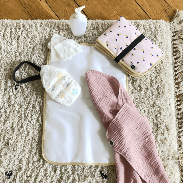 Tapis à langer pliable avec tissu imperméable - Rose