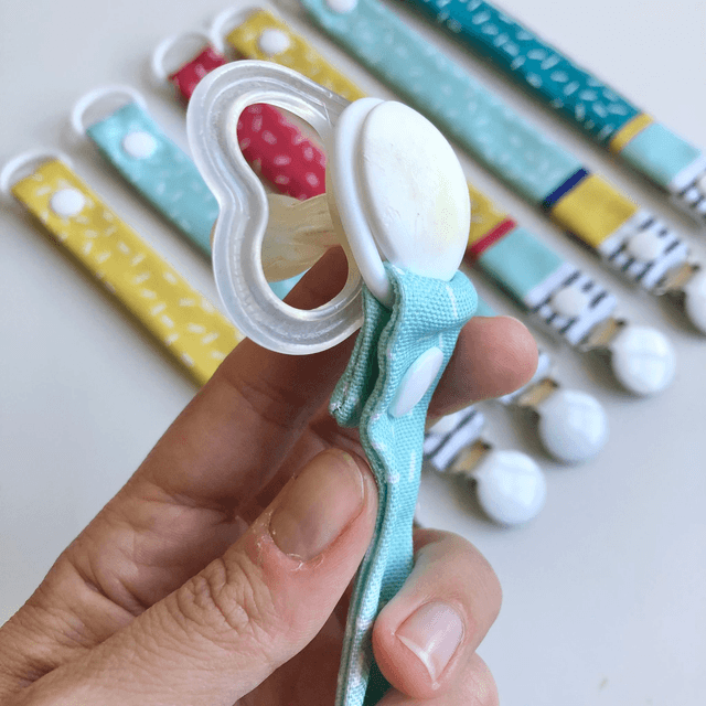 Attache tétine - CONFETTIS - adaptateur silicone
