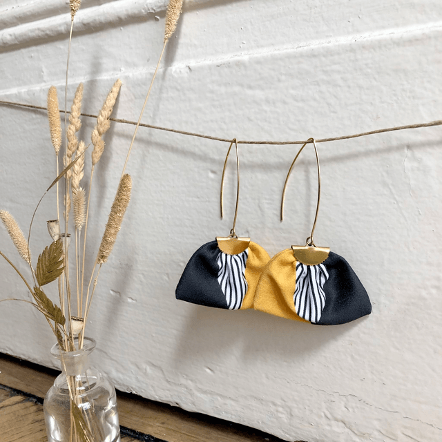 Boucles d'oreilles -  LONGUES RAYEES - noir et jaune