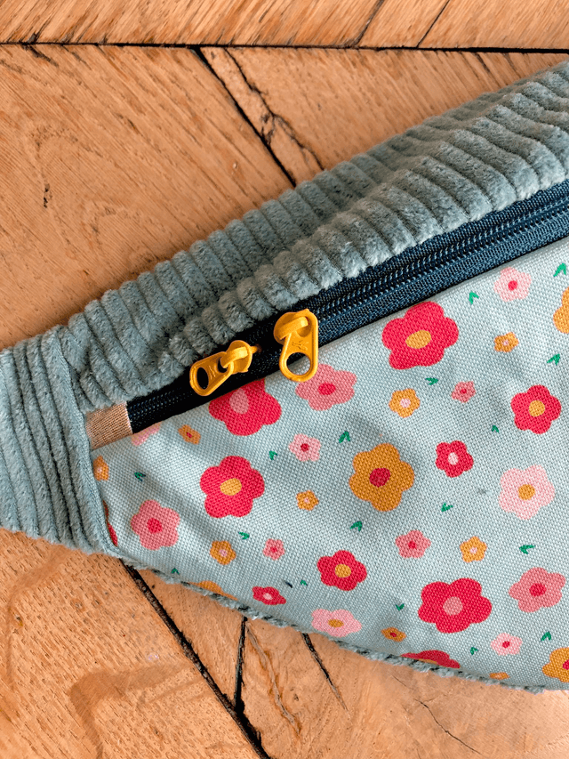 Sac Banane velours côtelé  - FLEURS - vert clair