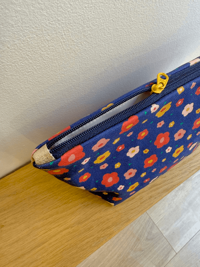 Trousse de toilette - tissu intérieur imperméable -  FLEURS bleu marine