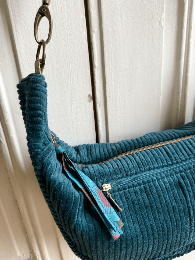 Sac Demi Lune velours côtelé - Bleu Pétrole - motifs PLUMES