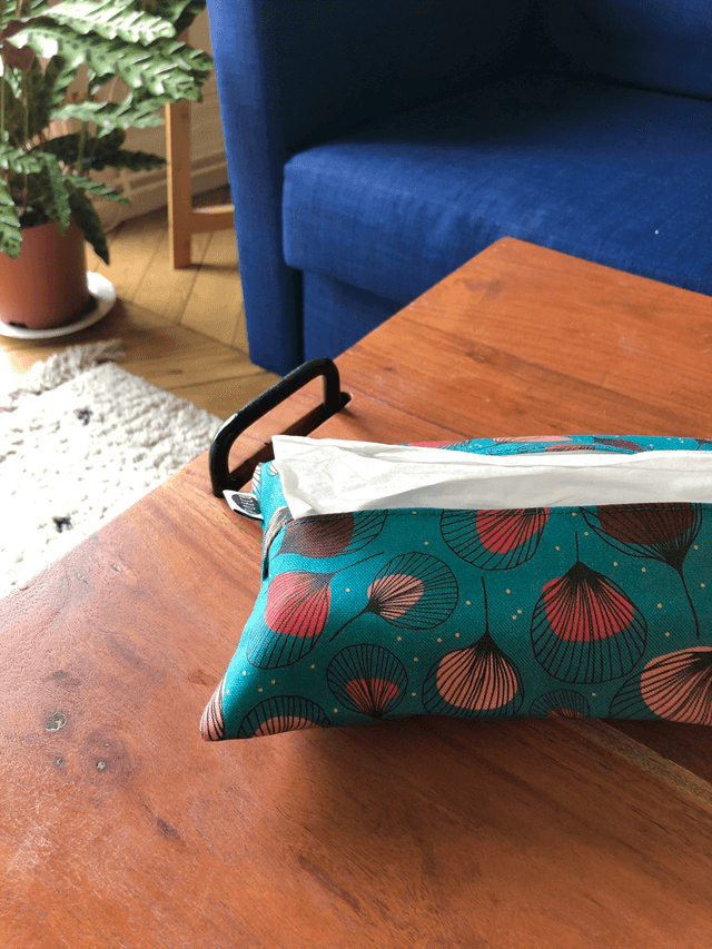 Pochette mouchoirs - PLUMES rouge fond turquoise