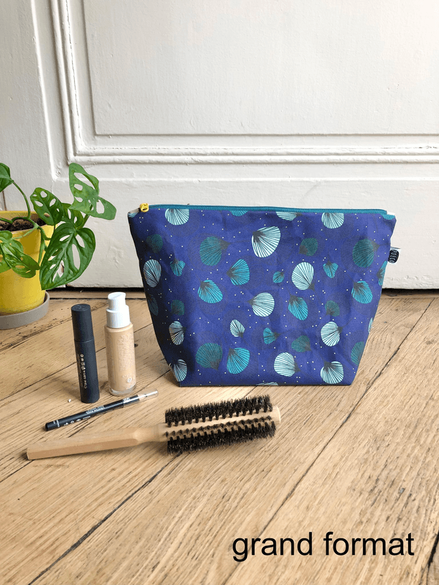 Trousse de toilette - tissu intérieur imperméable - PLUMES vertes fond bleu marine