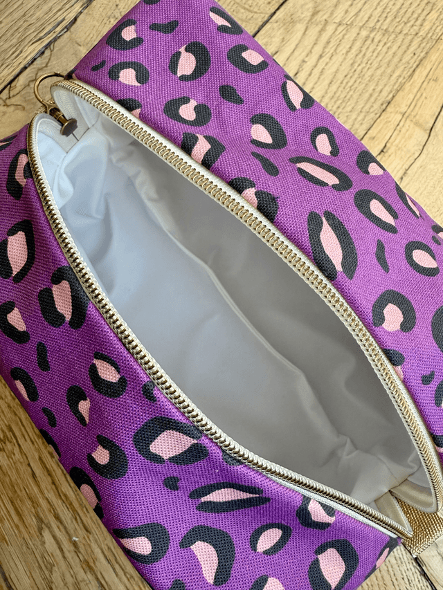 Trousse de toilette carré - tissu intérieur imperméable - LEOPARD velours prune + prune