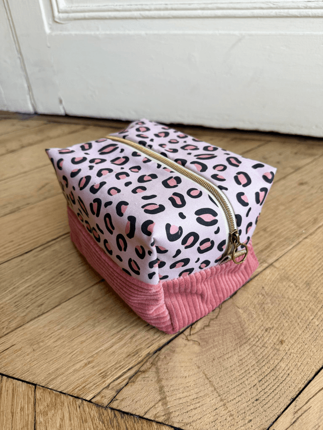 Trousse de toilette carré - tissu intérieur imperméable - LEOPARD velours rose + rose