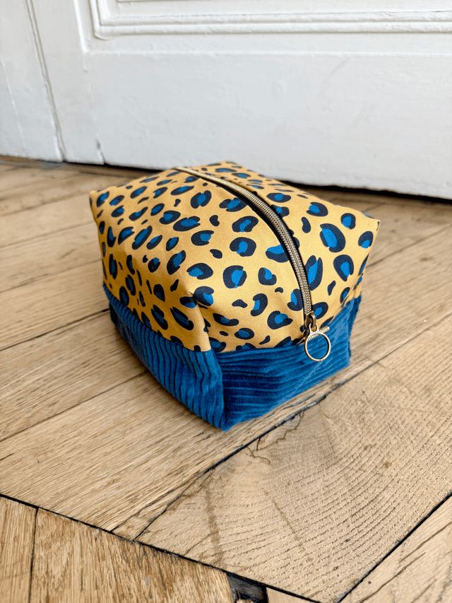 Trousse de toilette carré - tissu intérieur imperméable - LEOPARD velours pétrole + jaune