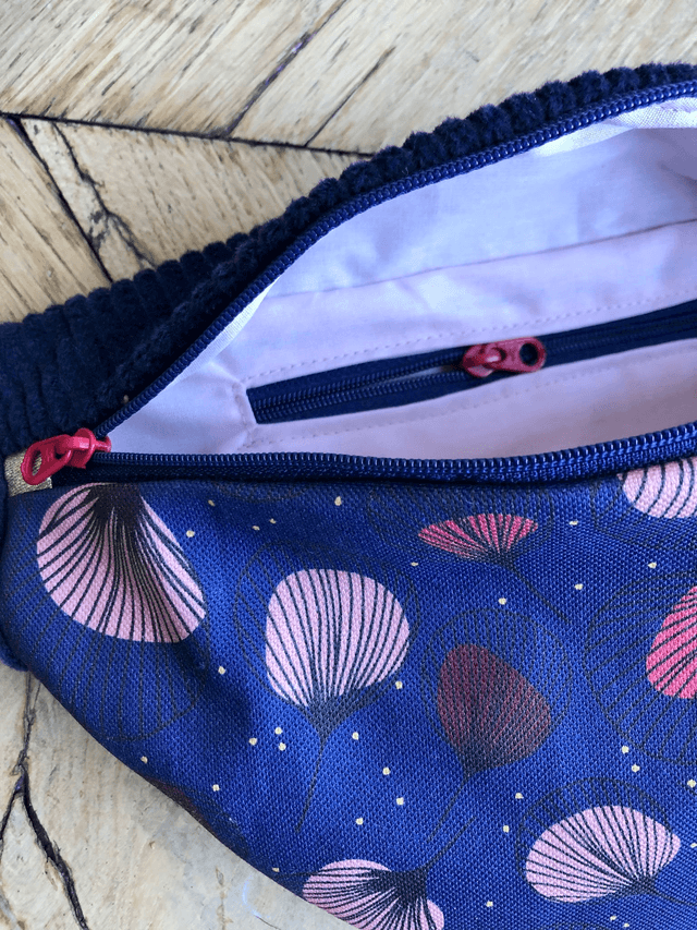 Sac Banane velours côtelé  - PLUMES rouge - bleu marine