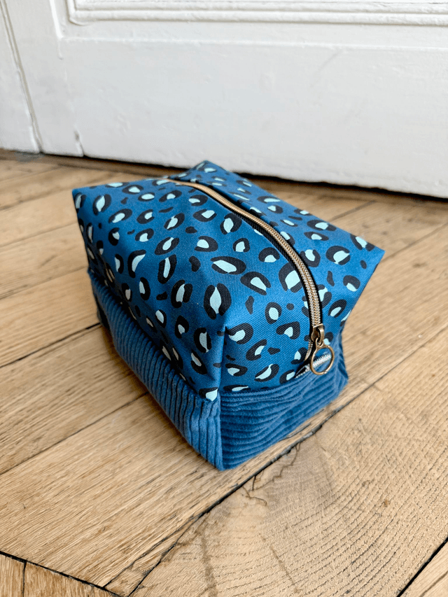 Trousse de toilette carré - tissu intérieur imperméable - LEOPARD velours pétrole + pétrole