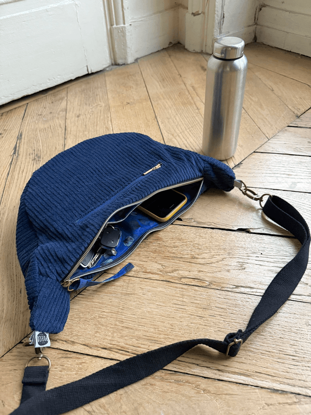 Sac Demi Lune velours côtelé - Bleu Marine- motifs PLUMES