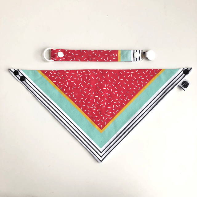 Coffret bavoir bandana + attache tétine - rouge, jaune et vert clair
