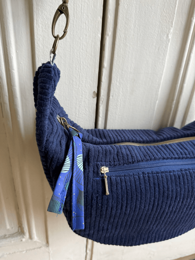 Sac Demi Lune velours côtelé - Bleu Marine- motifs PLUMES