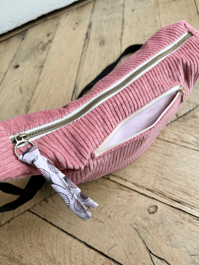 Sac Demi Lune velours côtelé - rose - motifs PLUMES
