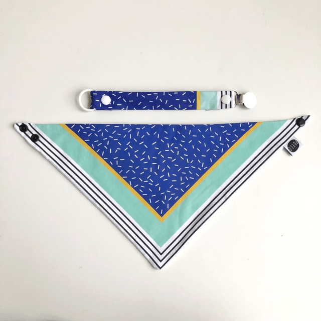 Coffret bavoir bandana + attache tétine - bleu, jaune et vert clair