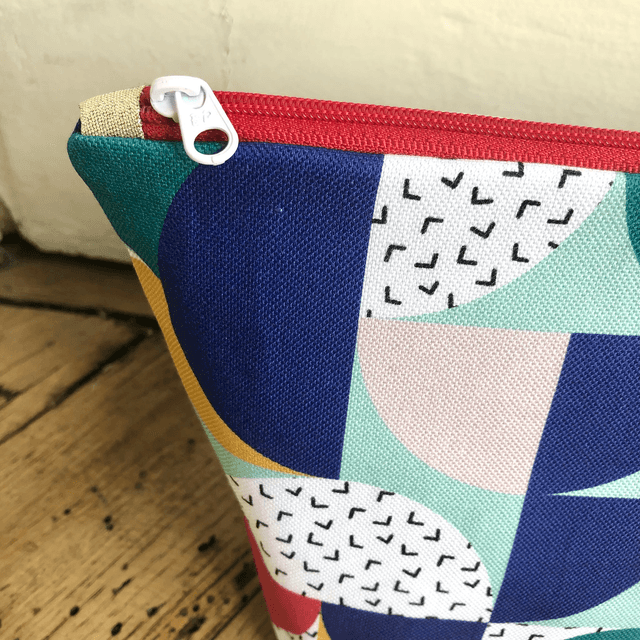 Trousse de toilette - tissu intérieur imperméable - BAUHAUS