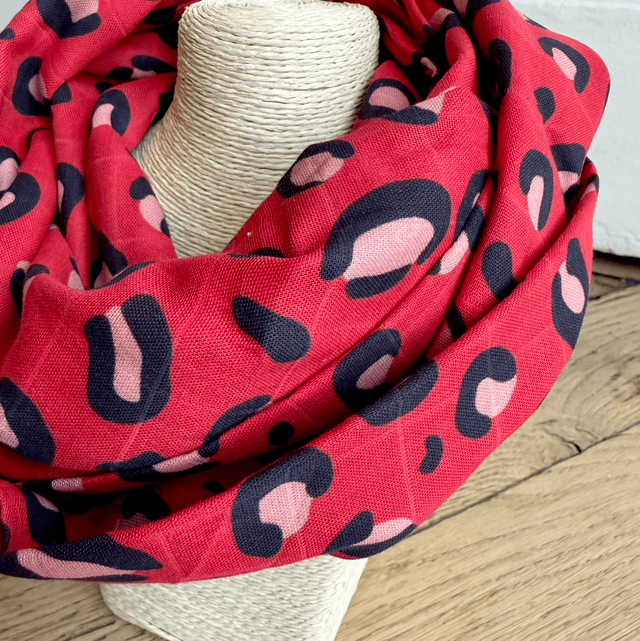 Echarpe 180 cm de long - LÉOPARD - rouge et rose