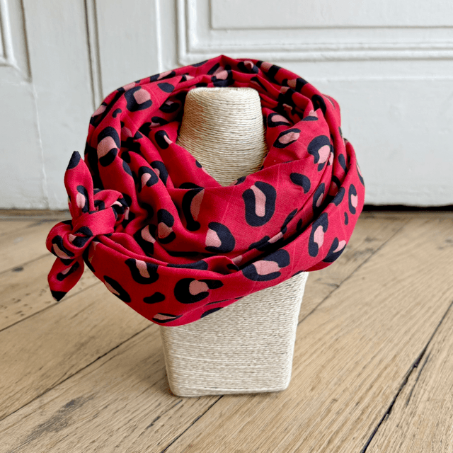 Echarpe 180 cm de long - LÉOPARD - rouge et rose