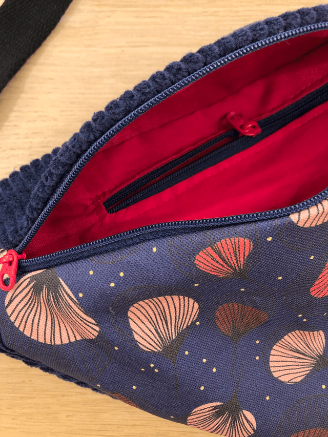 Sac Banane velours côtelé  - PLUMES rouge - bleu marine