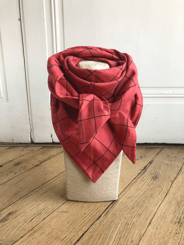 Foulard triangle - grille - rouge et lignes noires
