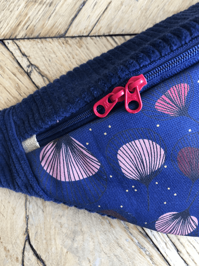 Sac Banane velours côtelé  - PLUMES rouge - bleu marine
