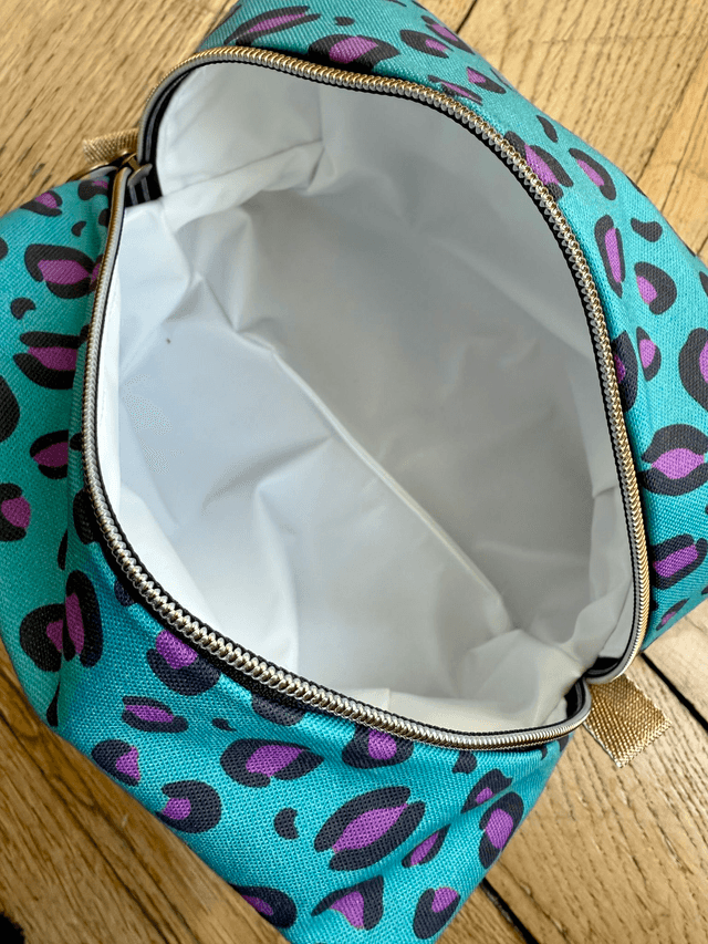 Trousse de toilette carré - tissu intérieur imperméable - LEOPARD velours prune + turquoise