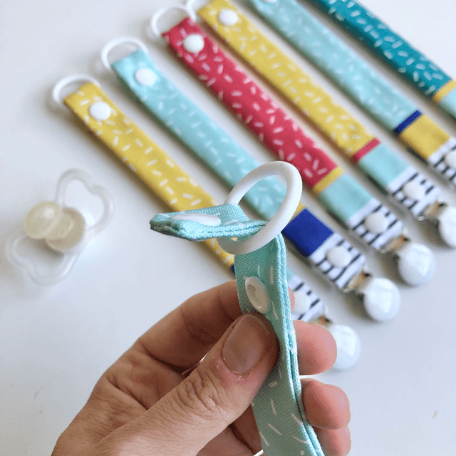Attache tétine - CONFETTIS - adaptateur silicone