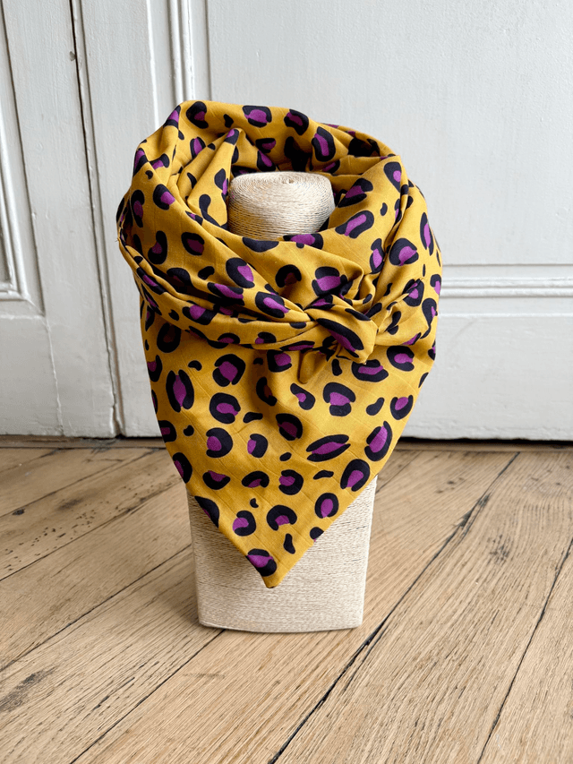 Foulard triangle - LEOPARD jaune et prune