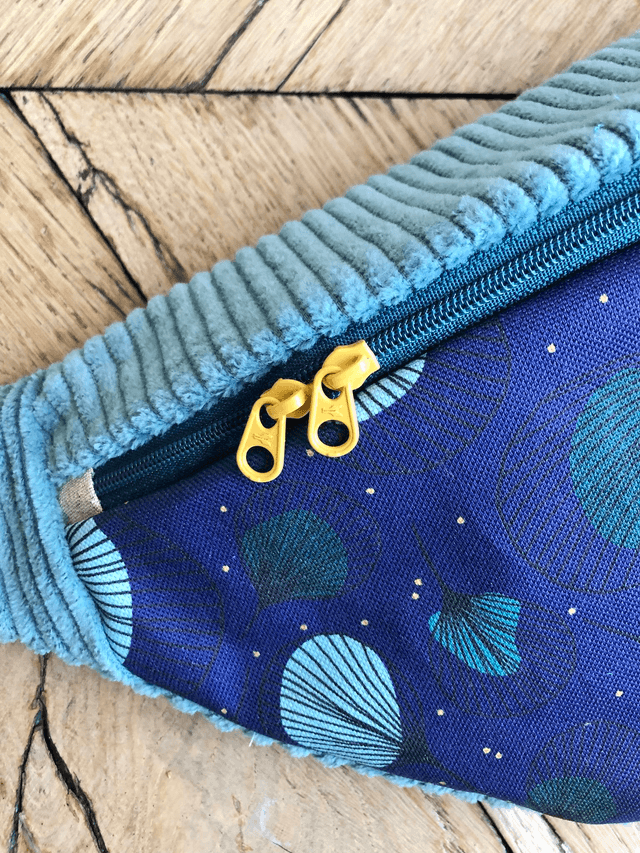 Sac Banane velours côtelé  - PLUMES - bleu clair