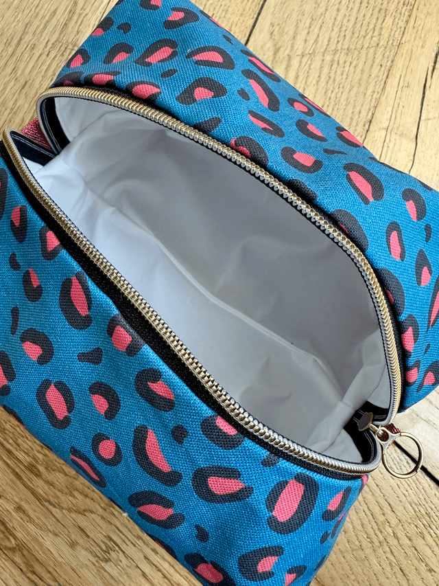 Trousse de toilette carré - tissu intérieur imperméable - LEOPARD velours rouge + pétrole