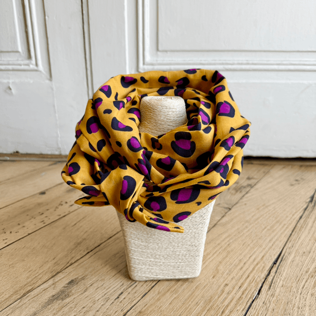 Echarpe 180 cm de long - LÉOPARD - jaune et prune