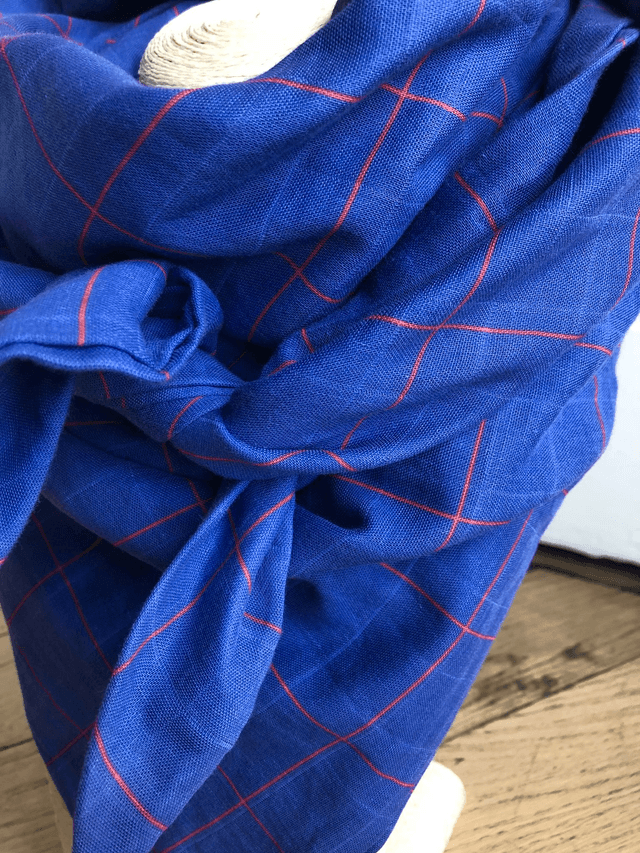 Foulard triangle - grille - bleu et lignes rouges