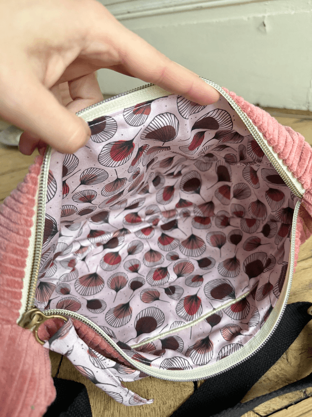 Sac Demi Lune velours côtelé - rose - motifs PLUMES