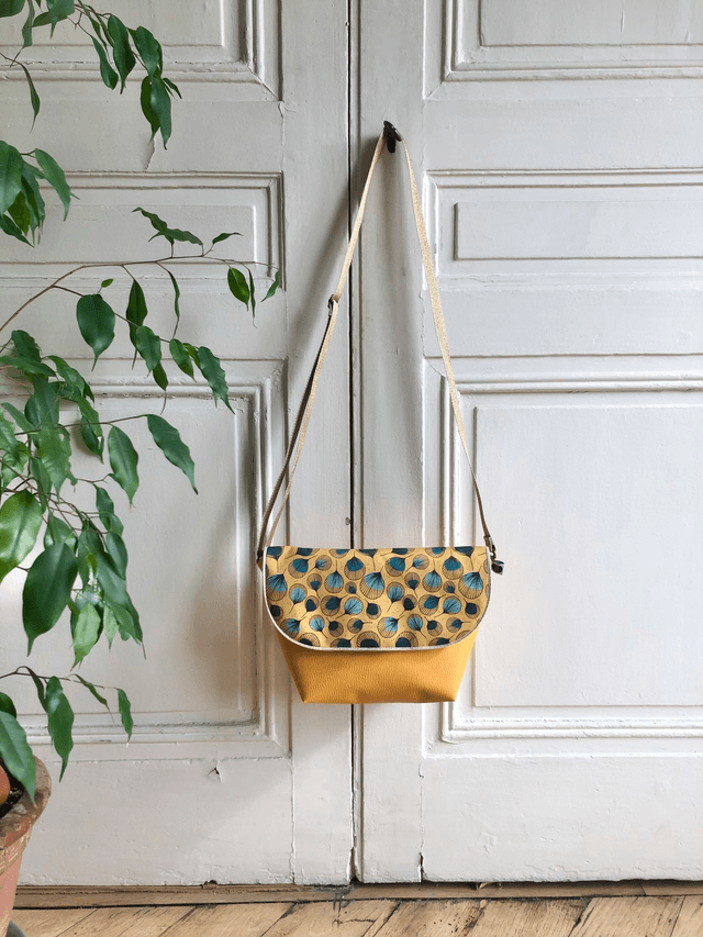 Sac Bandoulière - PLUMES vertes fond jaune, simili cuir jaune moutarde
