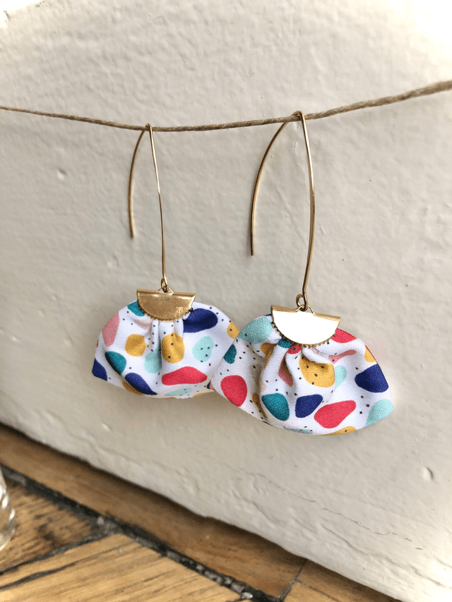 Boucles d&#039;oreilles -  LONGUES JELLY BEANS - fond blanc