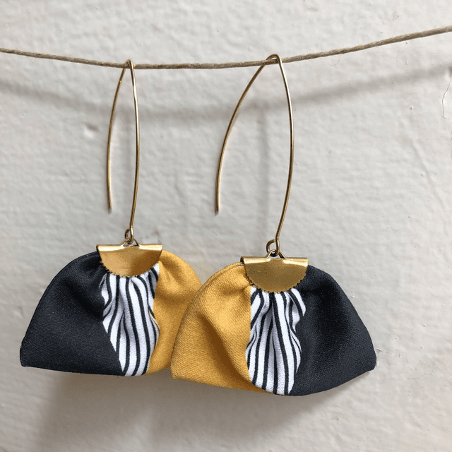 Boucles d&#039;oreilles -  LONGUES RAYEES - noir et jaune